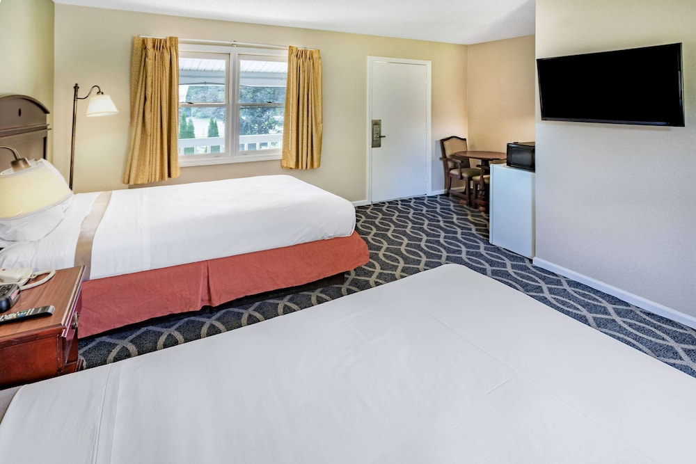 Travelodge by Wyndham Great Barrington Berkshires 20/43