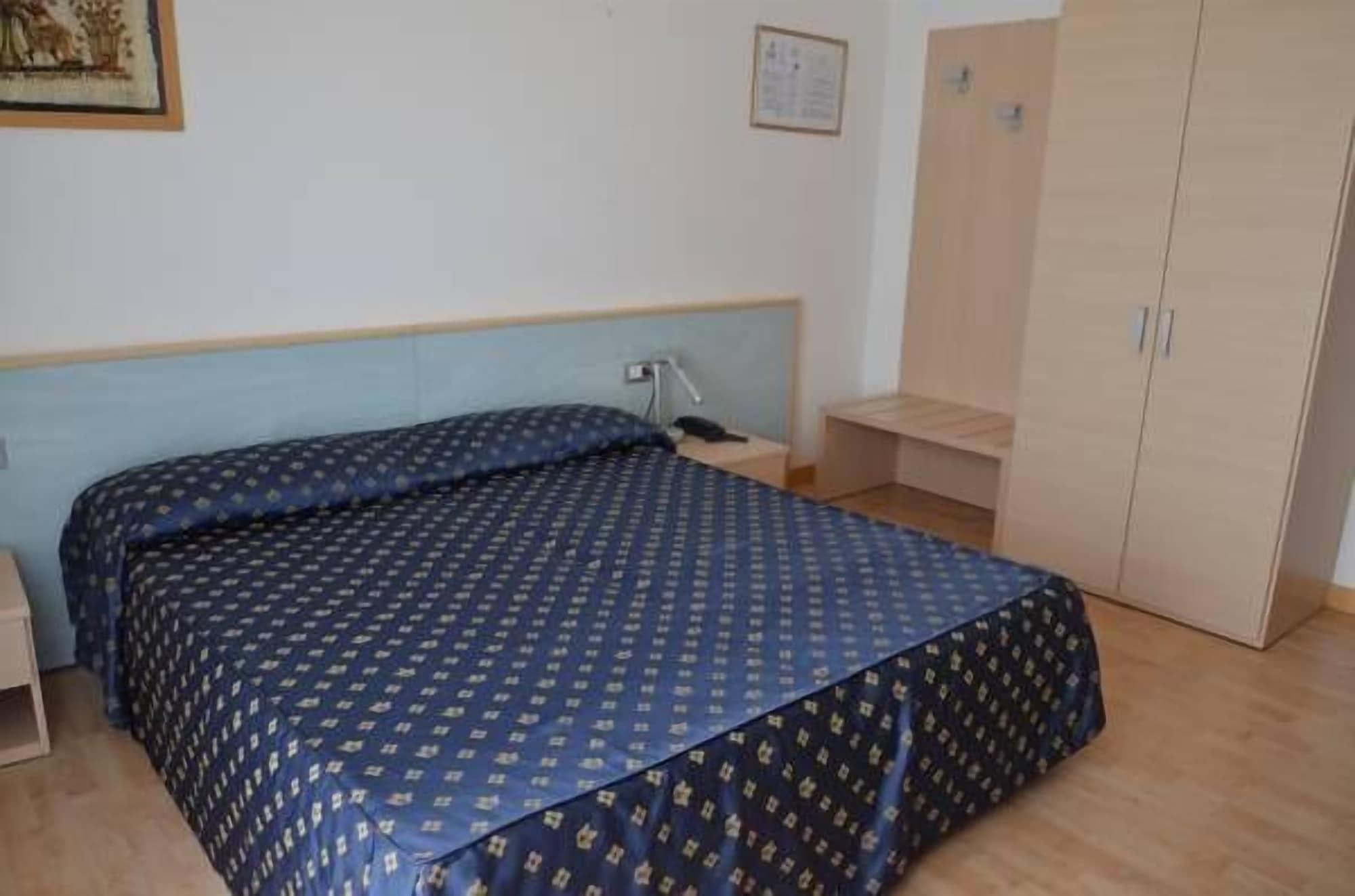 Hotel Piccadilly 13/44