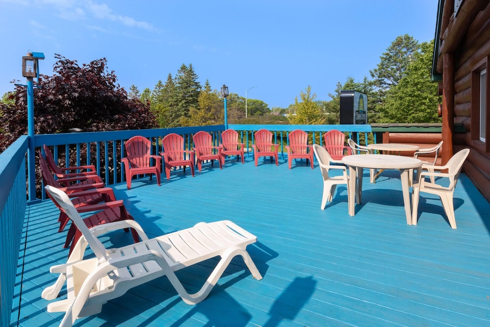 Days Inn by Wyndham Mackinaw City/Bridgeview Area 55/61