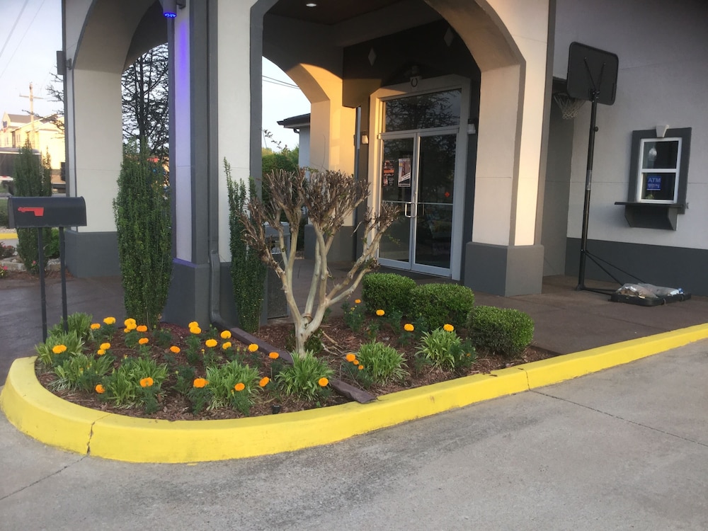 Muskogee Inn And Suites 4/30