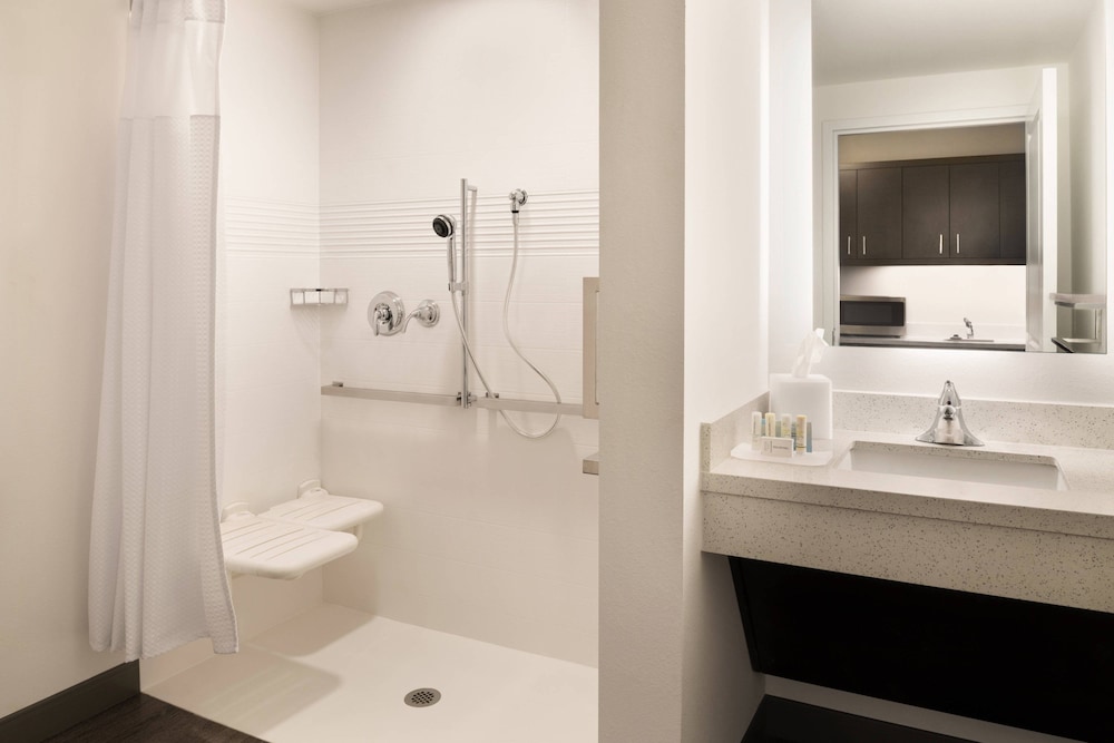 TownePlace Suites by Marriott Dubuque Downtown 10/40