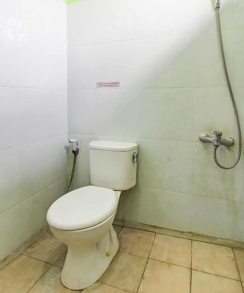 Hotel O Jalan Slamet Riyadi Near Bandara Adi Soemarmo Formerly Amanah Sejahtera 30/32