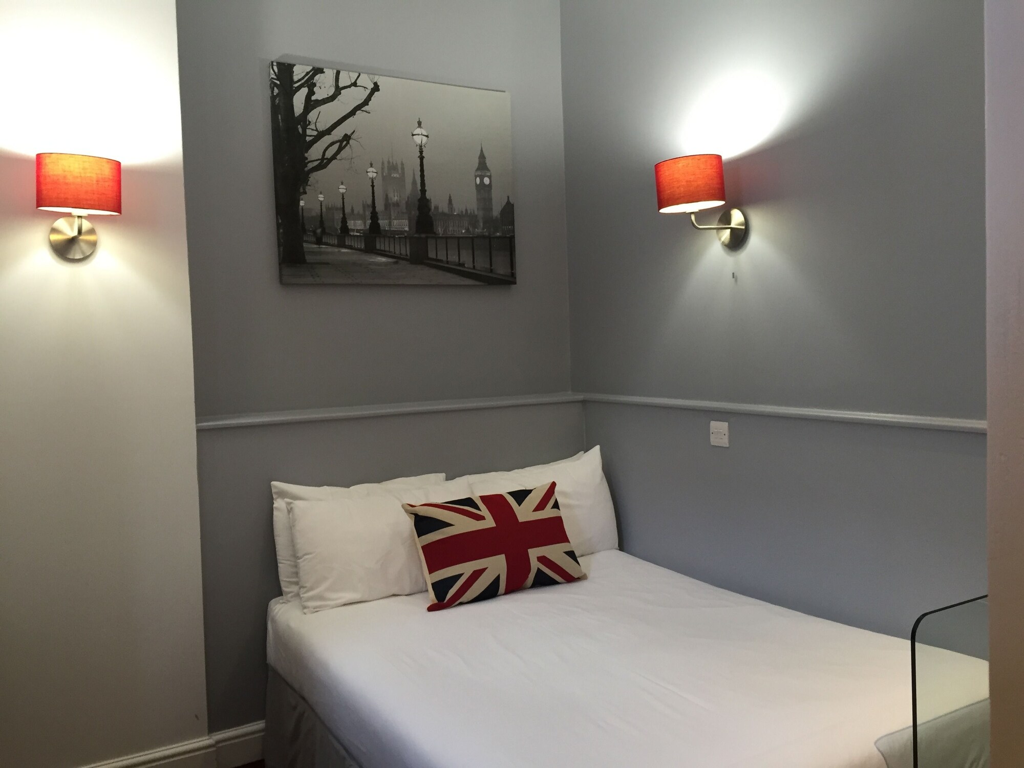 ROOM, DOUBLE BED