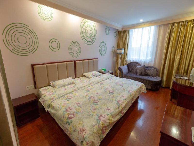 GreenTree Inn ZhenJiang Jurong New Bus Station Express Hotel 23/43