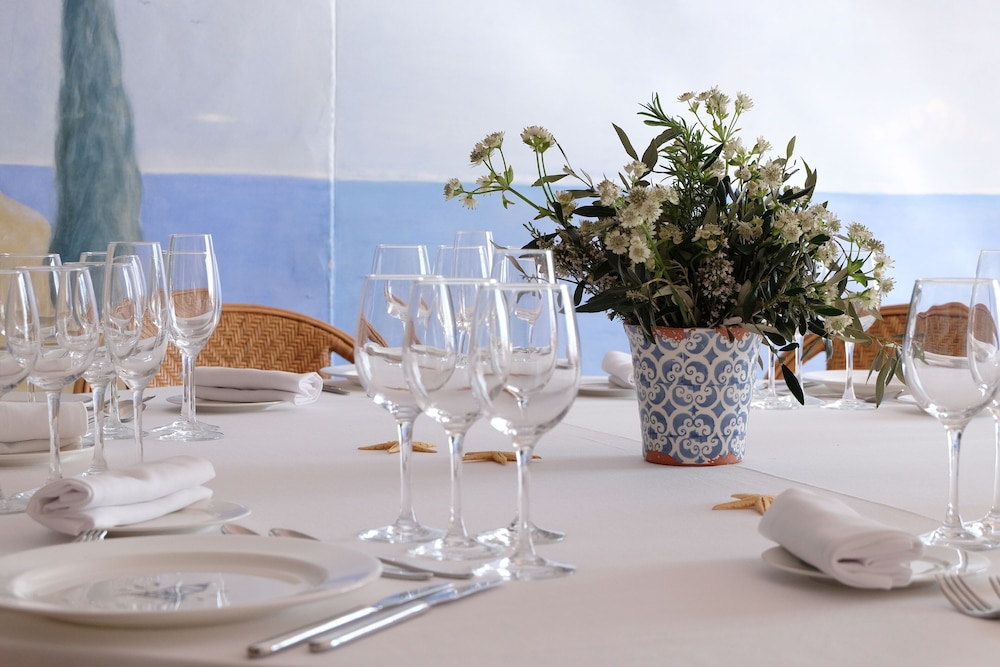 El Far Hotel Restaurant 35/54
