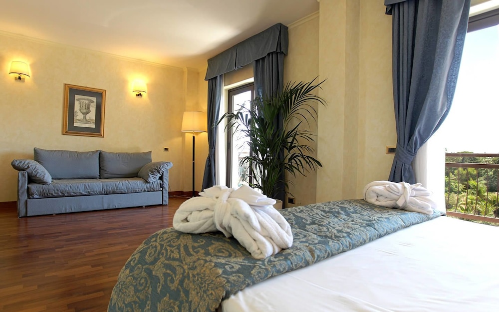 غرفة ثلاثية بسرير مزدوج مع أريكة، Hotel Della Valle 4/7