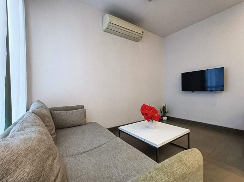 Glenwood Suites 22/49