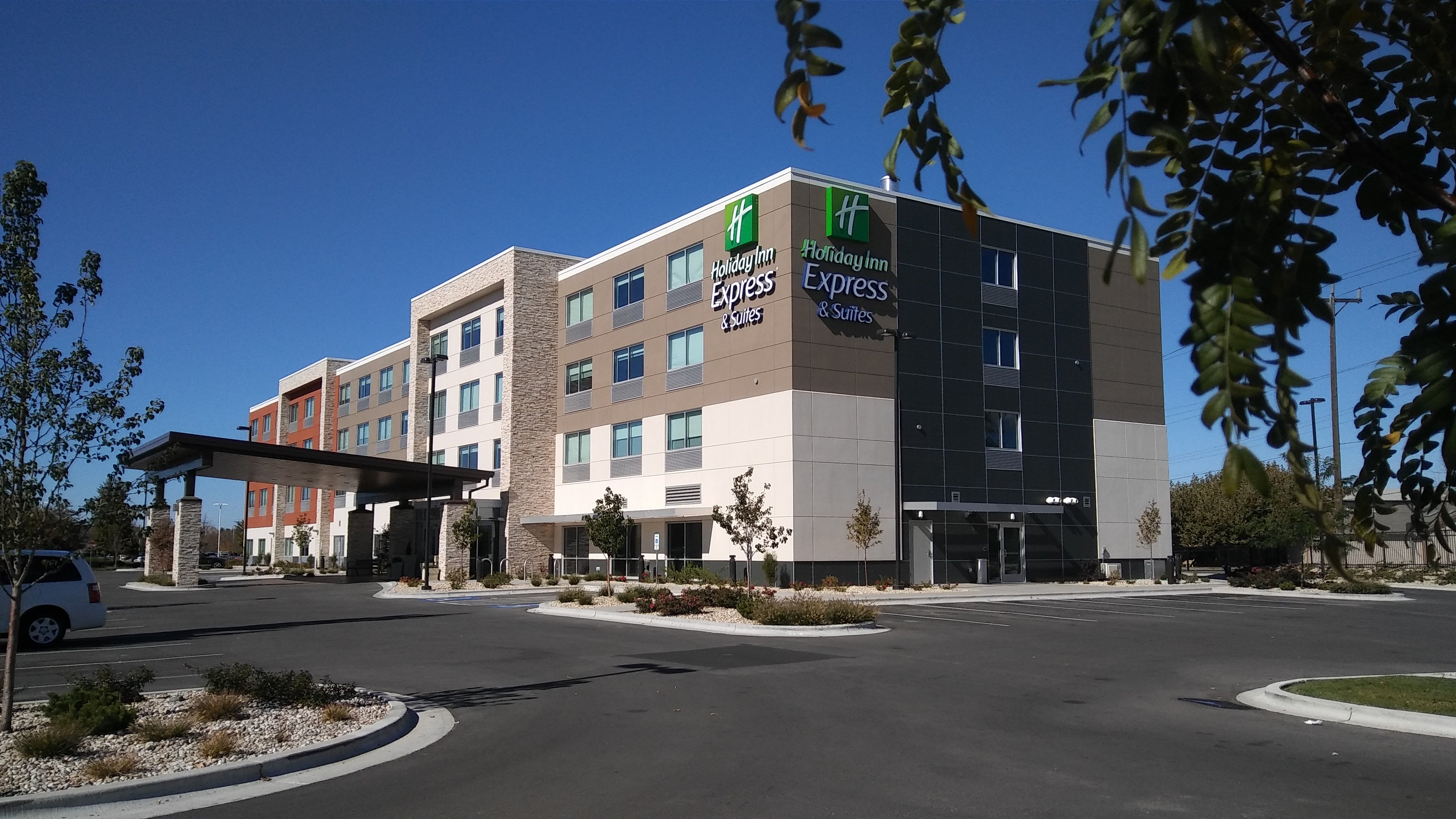 Holiday Inn Express Suites Boise Airport 70/80