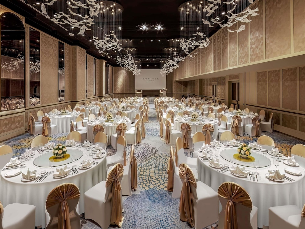 Sofitel Saigon Plaza Hotel 36/50