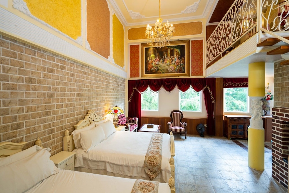 Luxury, House, 7 Double Beds