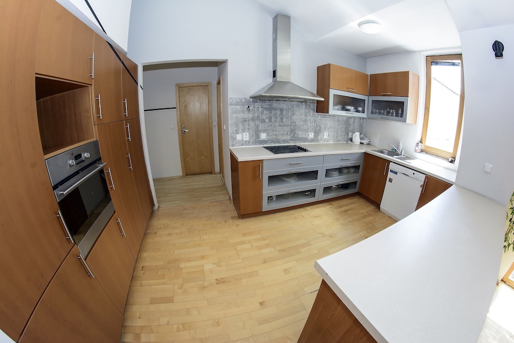 Hostel Eleven 34/48