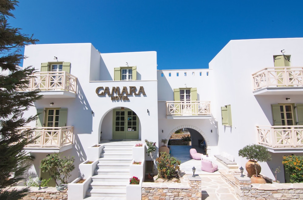 Camara Hotel 3/50