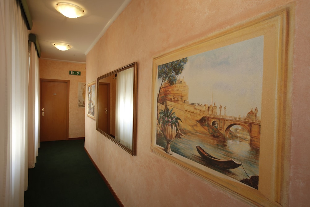 Adriatic Hotel 34/43