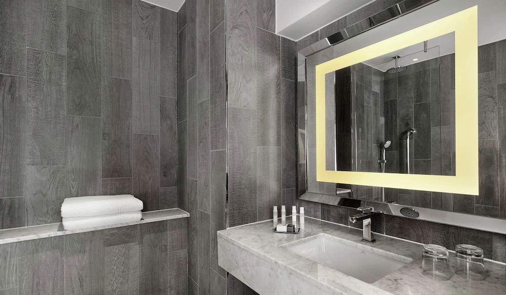 غرفة عائلية بسريرين كينج، Doubletree By Hilton Edinburgh Queensferry Crossing 3/3