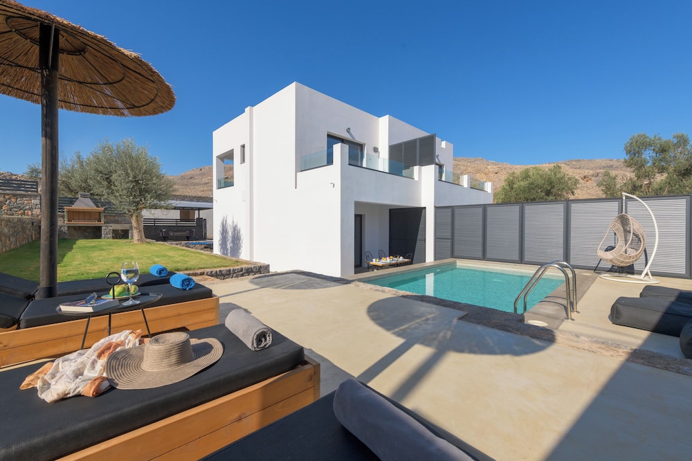 Lambis Studios and Apartments 32/53