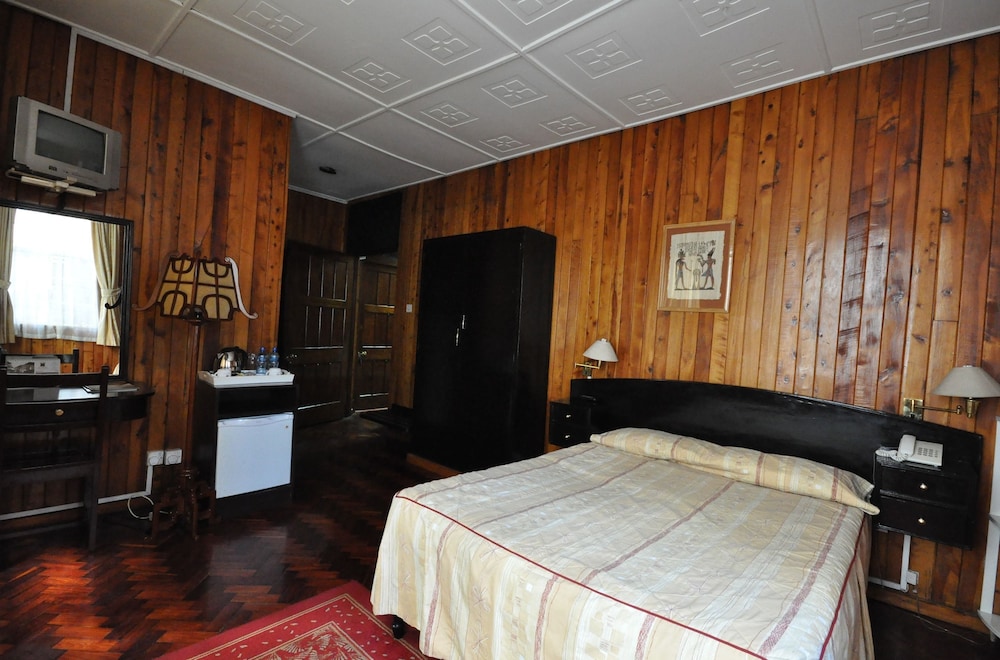OAKWOOD HOTEL 21/53