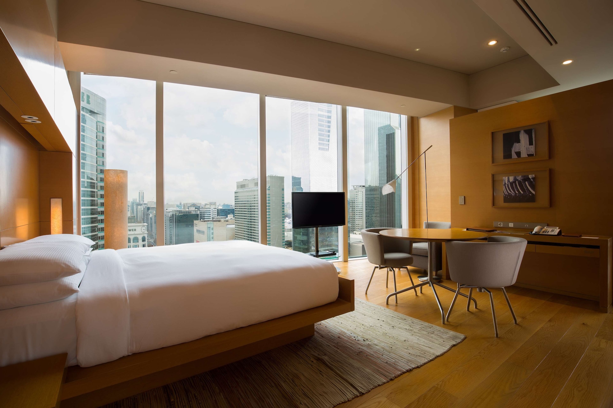 DELUXE, KING BED, CITY VIEW