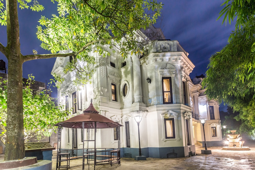 Royal Empire Boutique Hotel 3/47