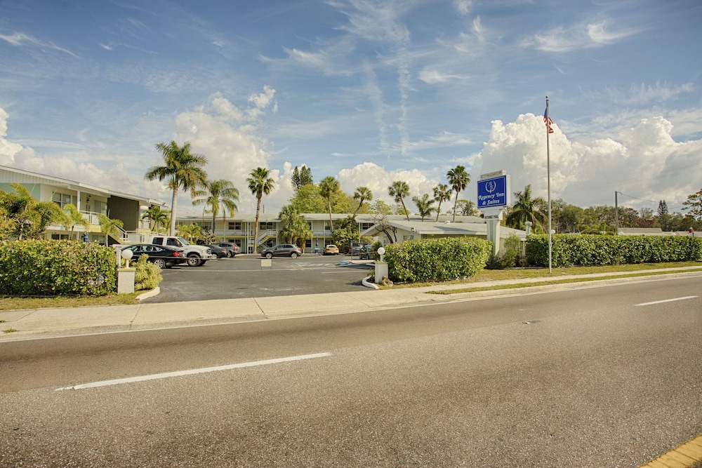 Regency Inn & Suites 49/54