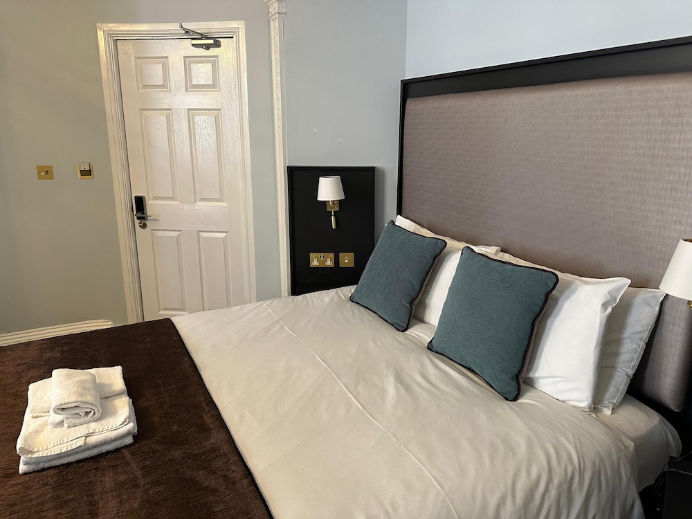 Deluxe, King Bed, Arran House Hotel 2/6