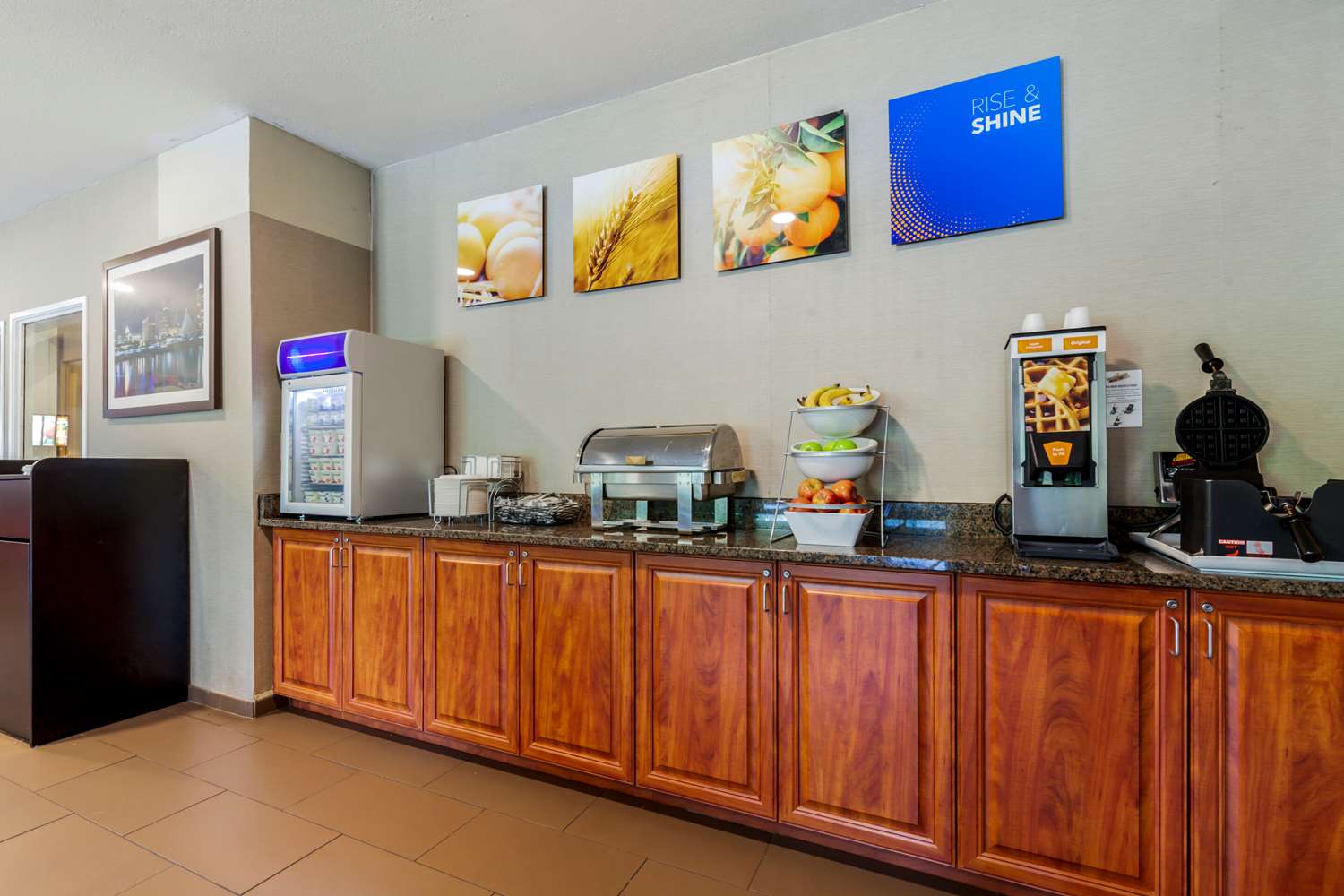 Comfort Suites Johnson Creek Conference Center 7/23