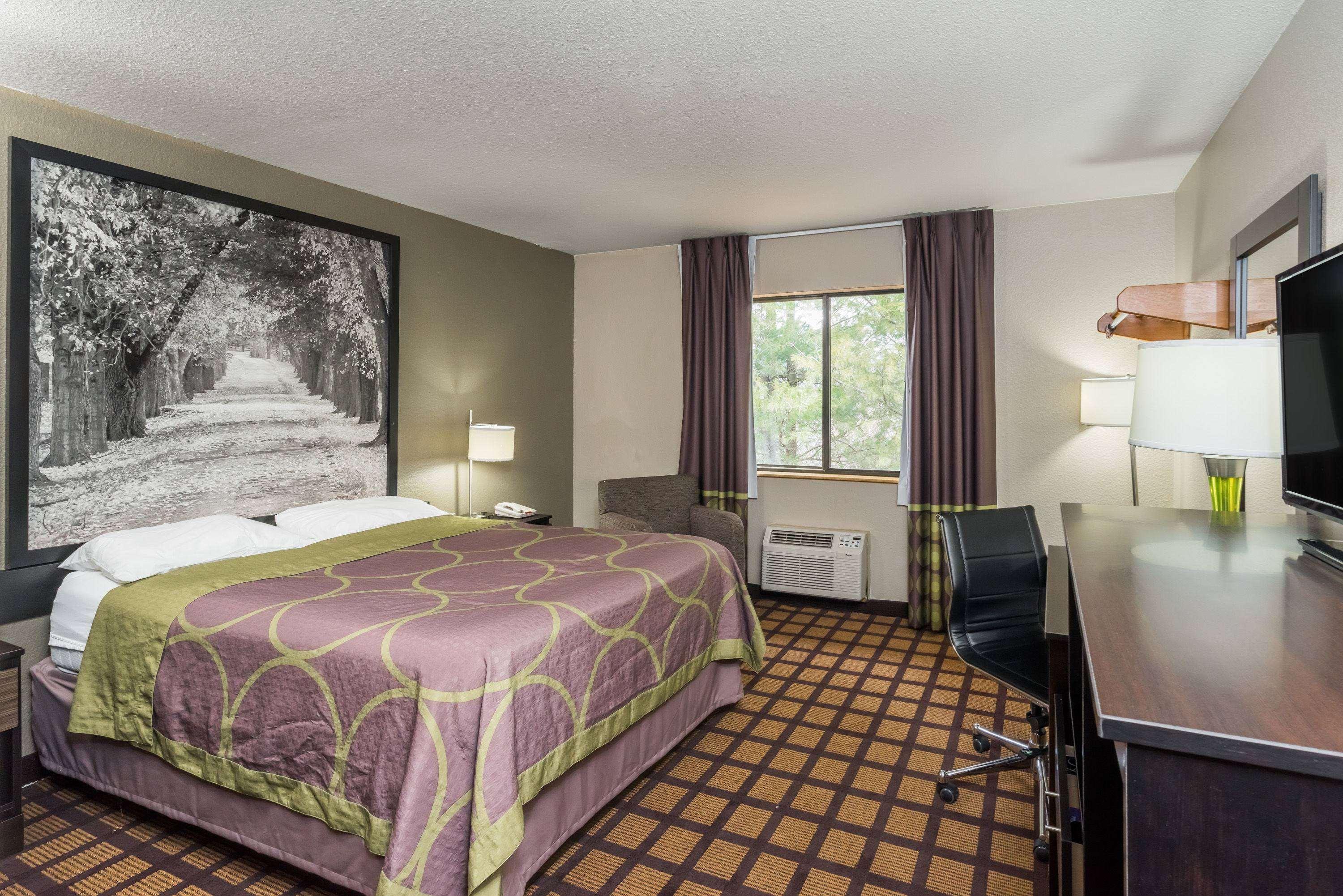 Super 8 by Wyndham Munfordville KY 5/27