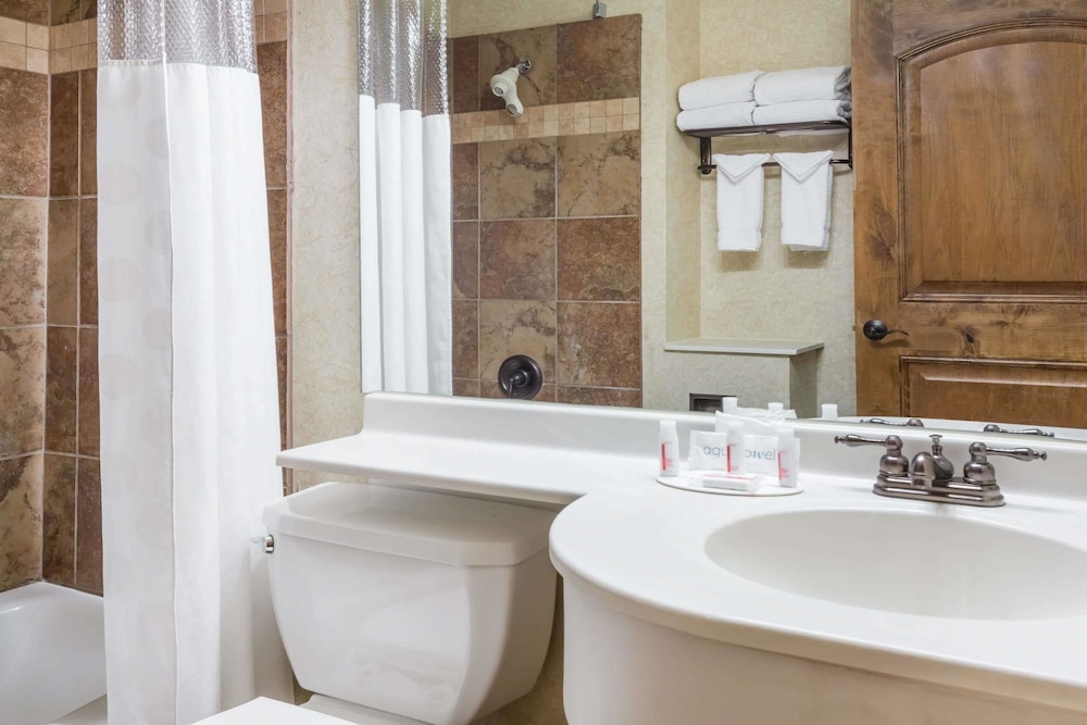 Ramada by Wyndham Frisco 14/32