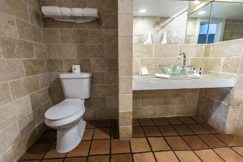Chesterfield Hotel and Suites 46/50
