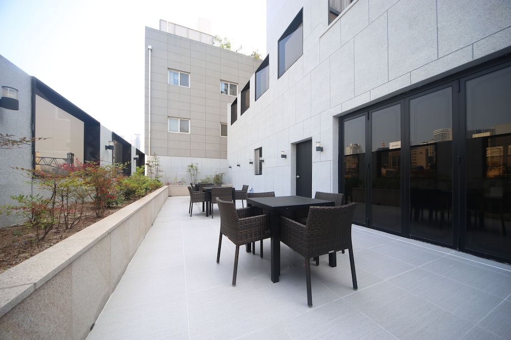 Brown Dot Hotel Beom il 6/30