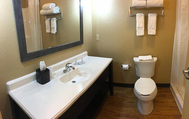 Baymont Inn &amp; Suites Crystal City 11/16