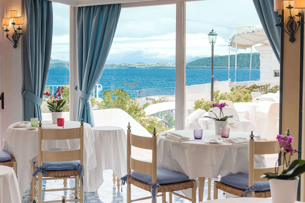 Punta Molino Beach and Resort Spa 58/82