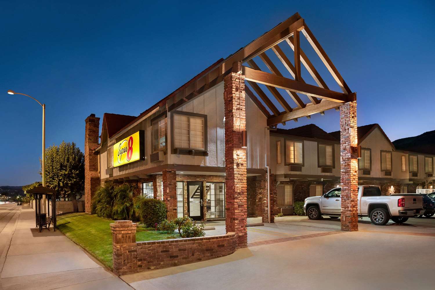 Super 8 by Wyndham Santa Clarita/Valencia 28/32