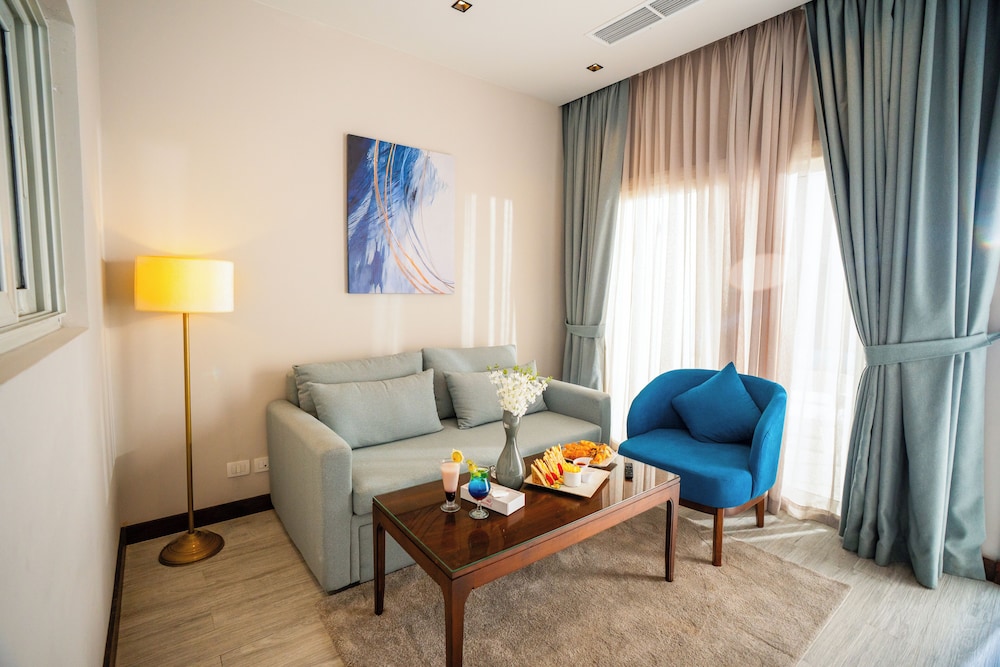 M Hotels at Porto Marina 30/50