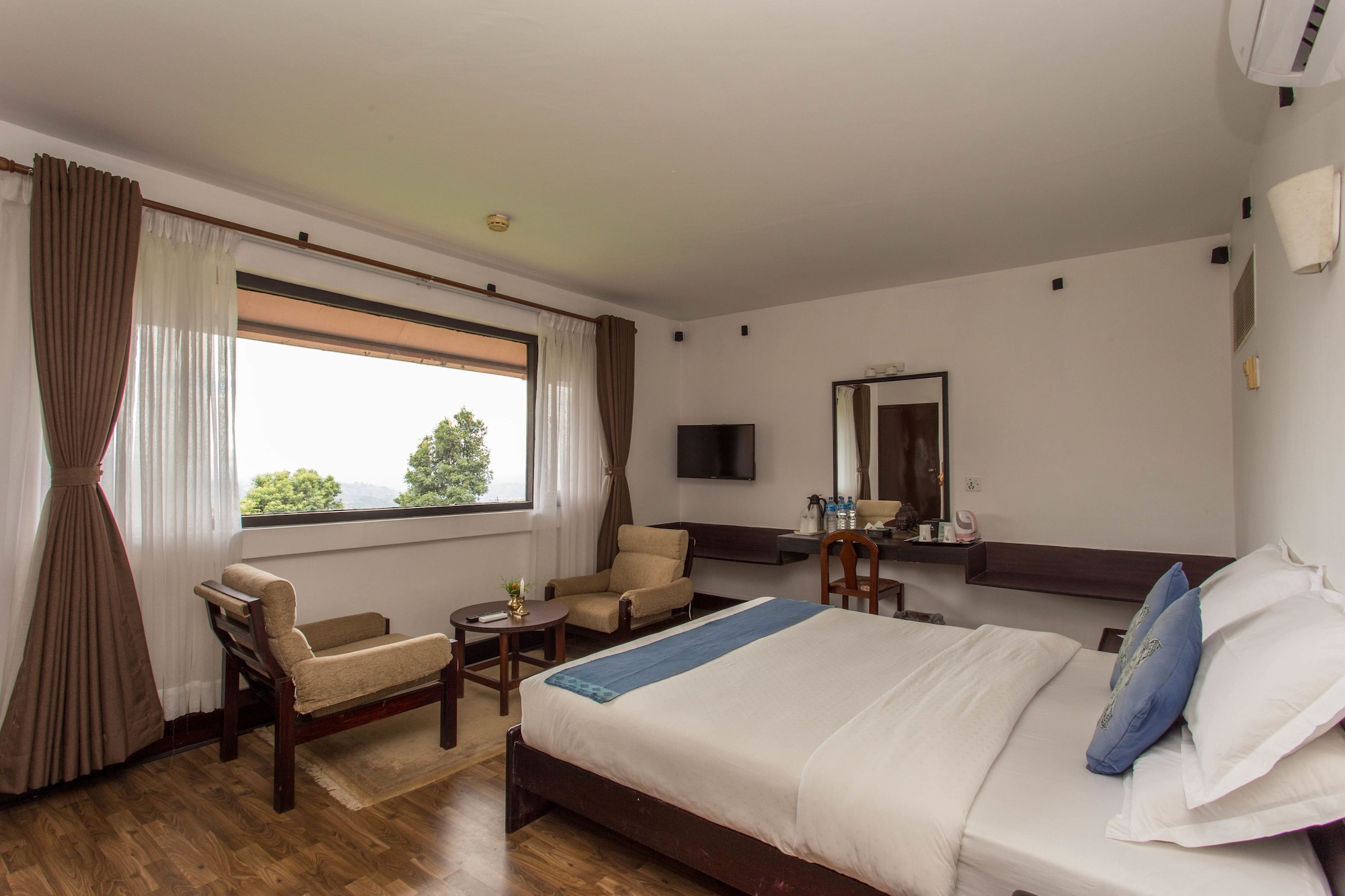 Deluxe, Double Bed