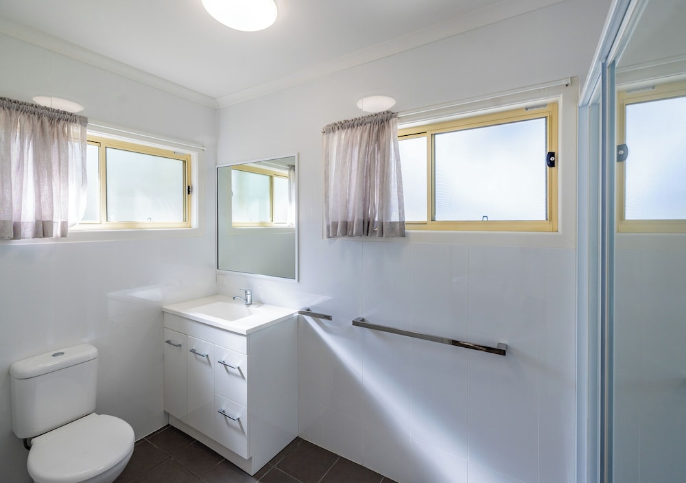 BLUE DOLPHIN HOLIDAY RESORT 50/50