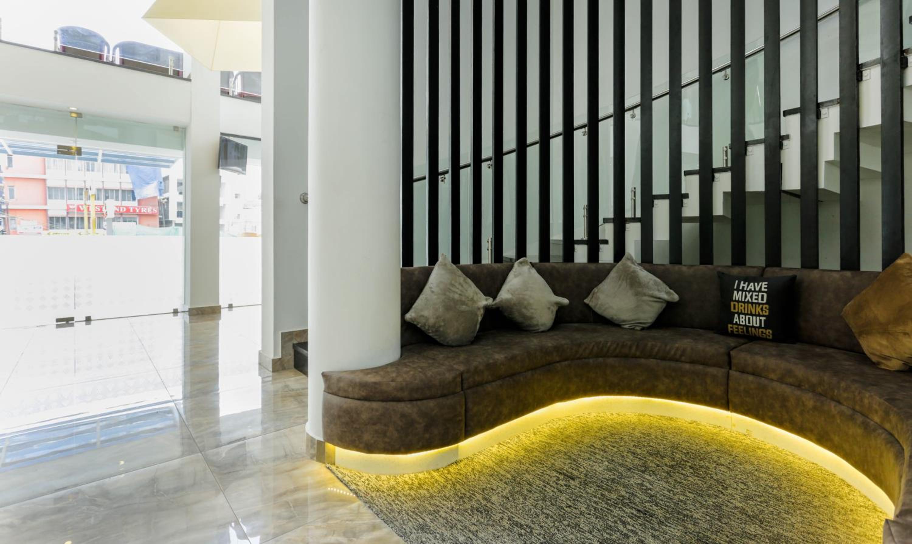 Hotel Crown Suites 18/26