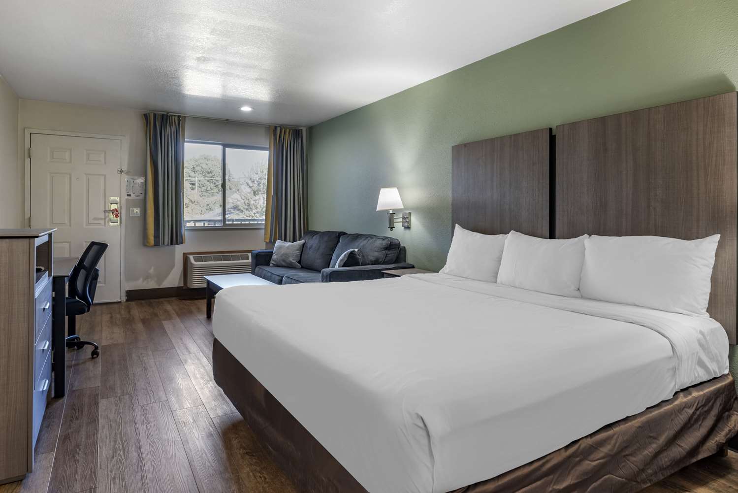 Suite, King Bed