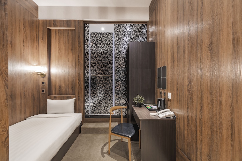 Mayer Inn 32/66