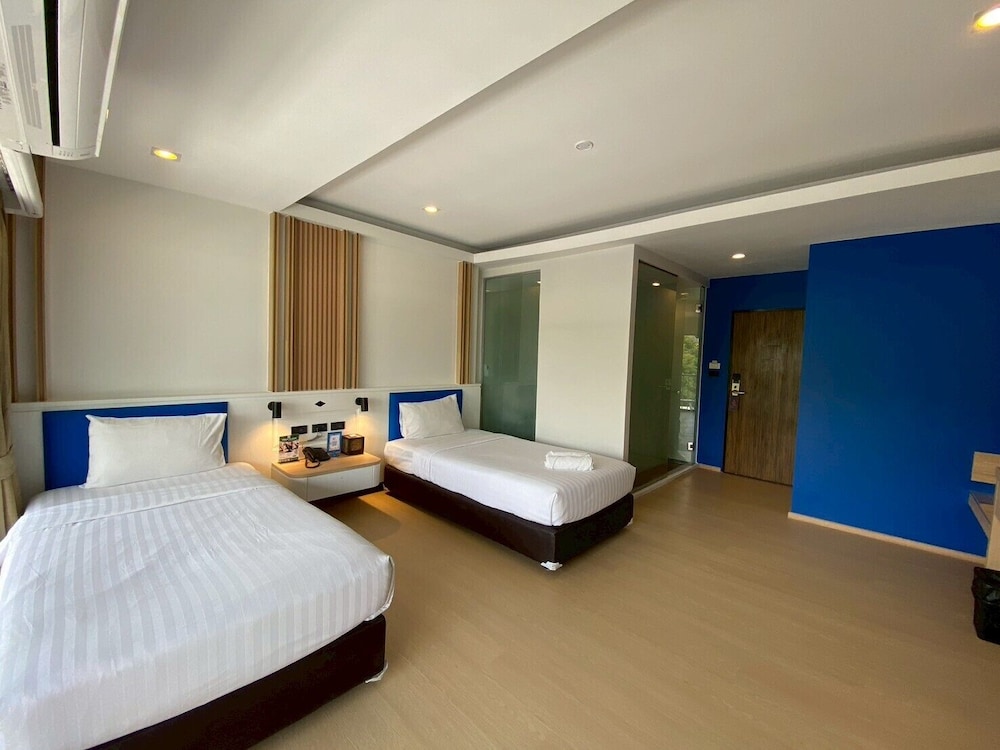 DELUXE, TWIN BEDS, BALCONY
