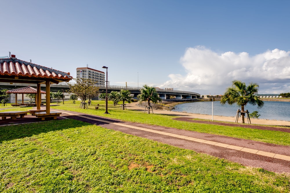 Naha Beach Side Hotel 63/71