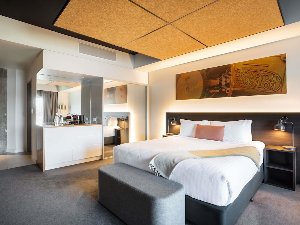 River, Deluxe, King Bed, Peppers Silo Launceston 3/10