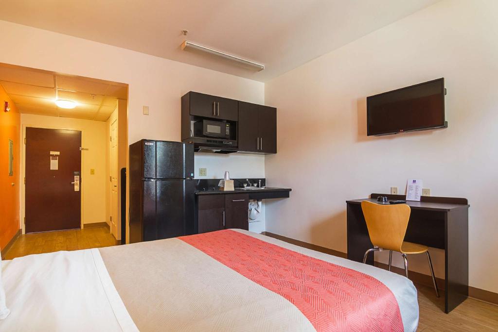 1 Queen Bed - Mobil Access Tub Nsmk Kitchen