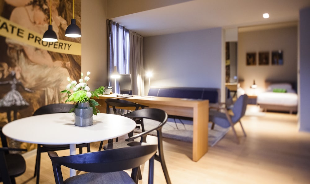 One Suite Hotel 37/50