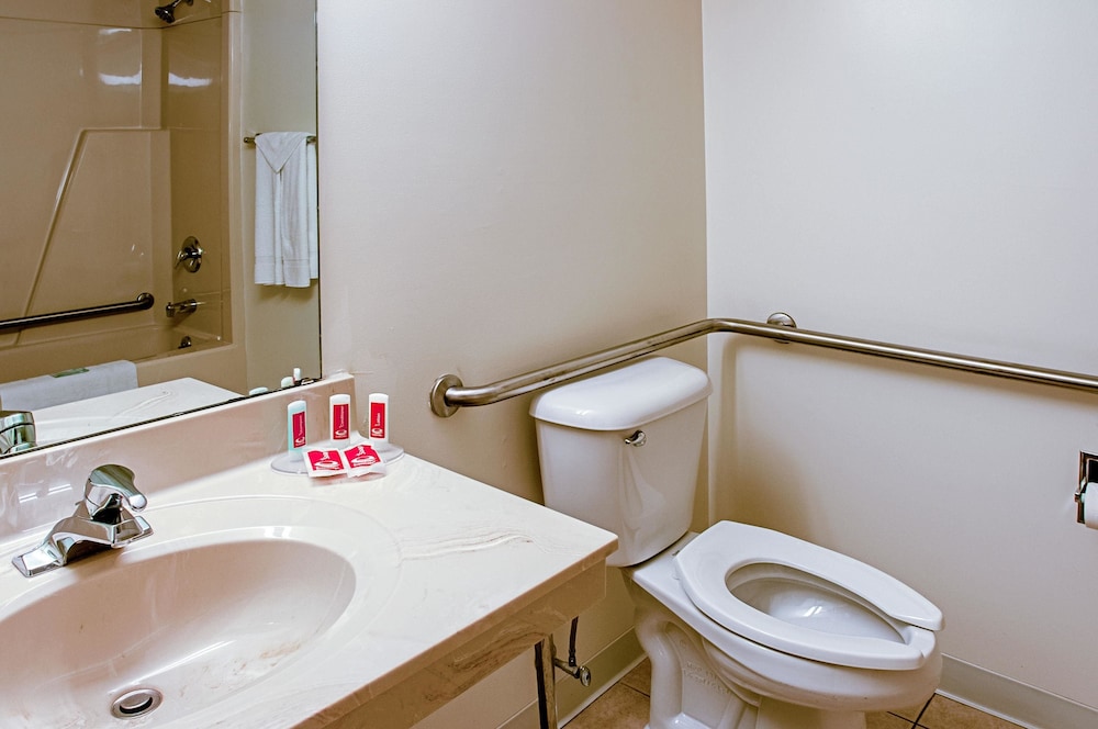 Econo Lodge Menomonie On The Bay MI 9/31