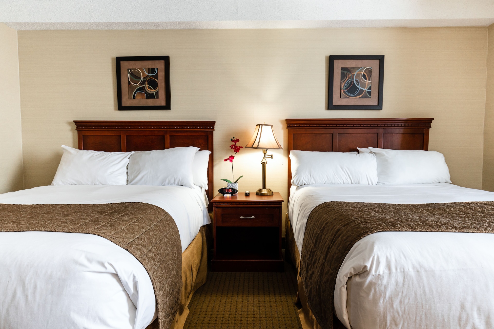 TRADITIONAL, 2 DOUBLE BEDS
