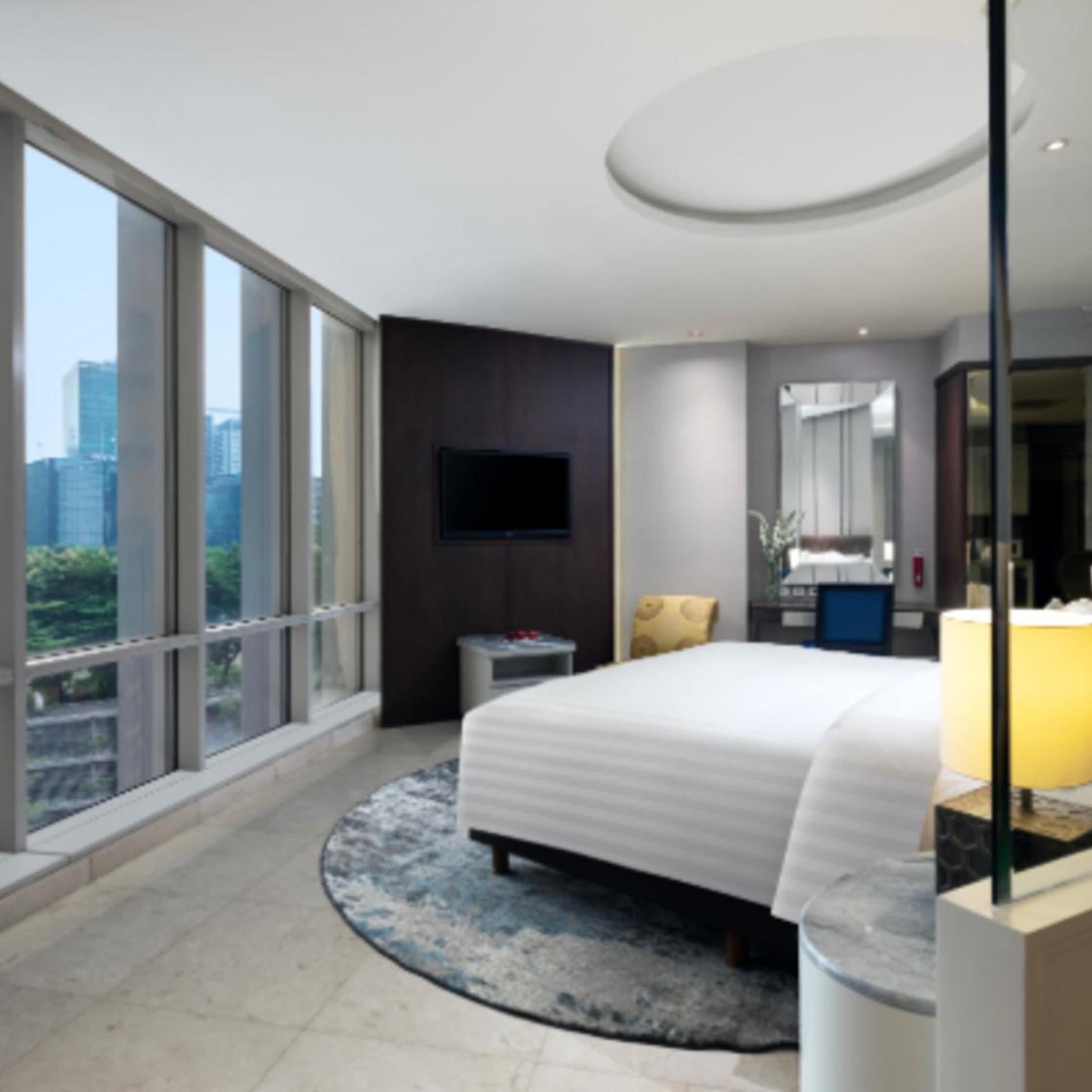 EXECUTIVE SUITE ROOM