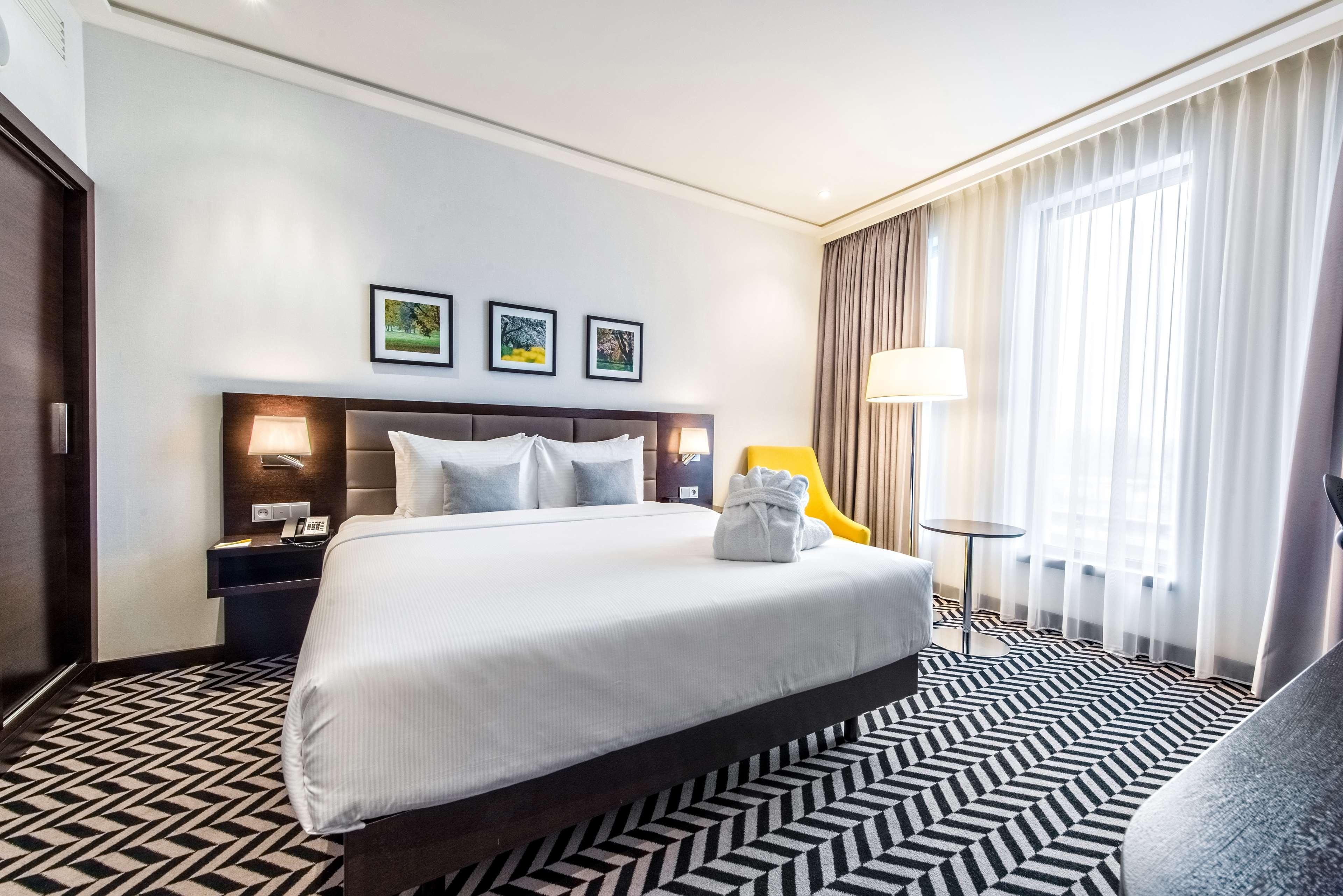 1 BEDROOM, SUPERIOR, SUITE, KING BED