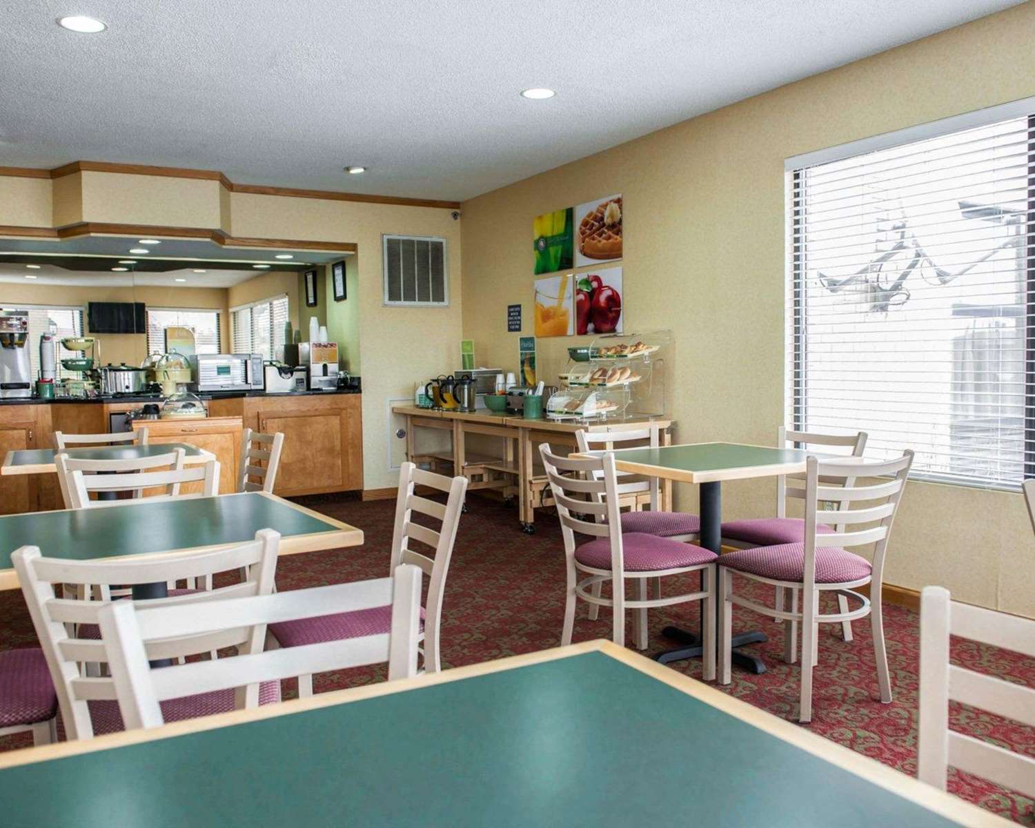 Lafayette Inn & Suites 37/48