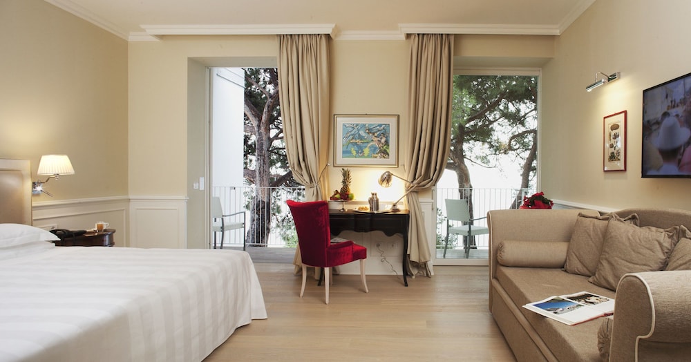 Hotel Riviera & Maximilians 26/61