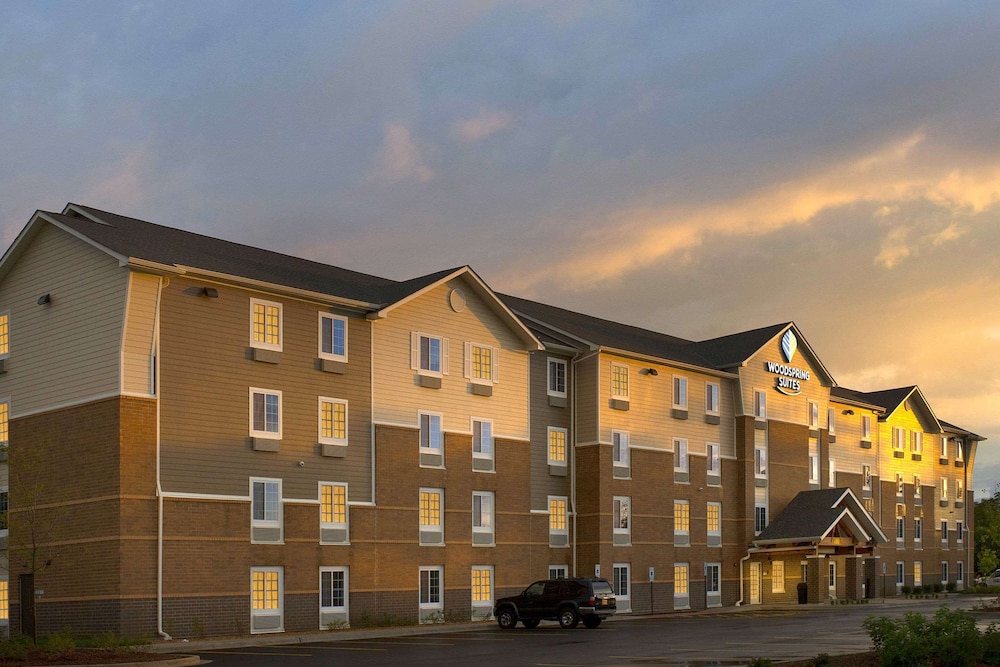 WoodSpring Suites Chicago Darien 3/29